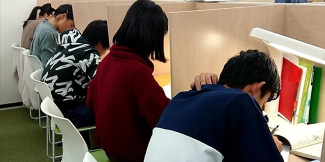 集中して学べる自習席を完備